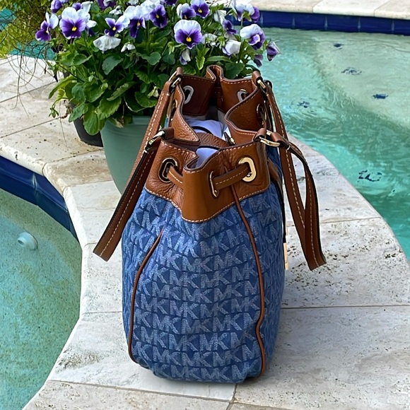 Michael Kors Marina Tote LG Drawstring Tote w/Gold Tone HW - 30S6GMAT3V Denim - Picture 6 of 17